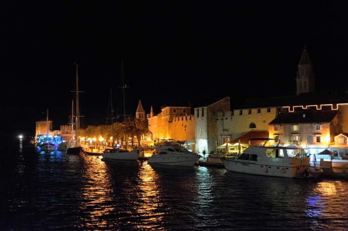 Trogir Hafen Kroatien mit dem Auto