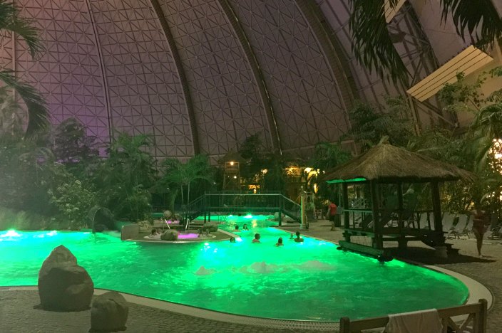 tropical islands berlin lagune nacht
