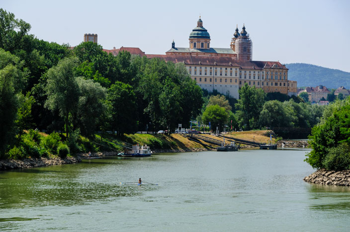 Auf der A-ROSA Riva bei der Flusskreuzfahrt Donau Einfahrt in Melk