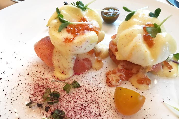 Frühstück Eggs Royal im Telegrafas im Kempinski Hotel Cathedral Square Vilnius 