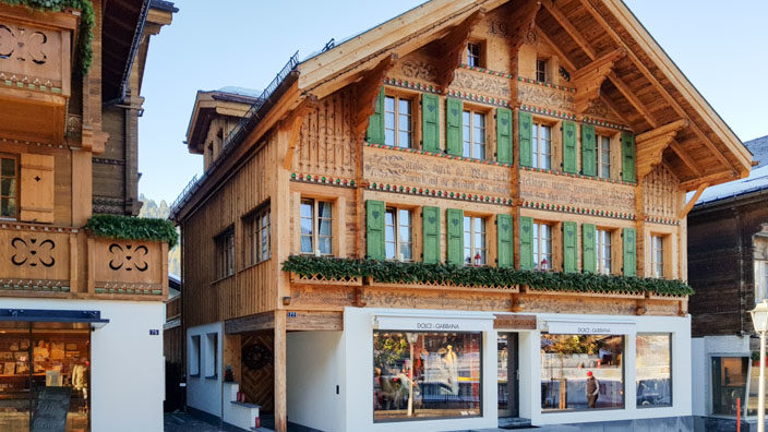 Bummel durch Gstaad Häuser im Chalet-Stil