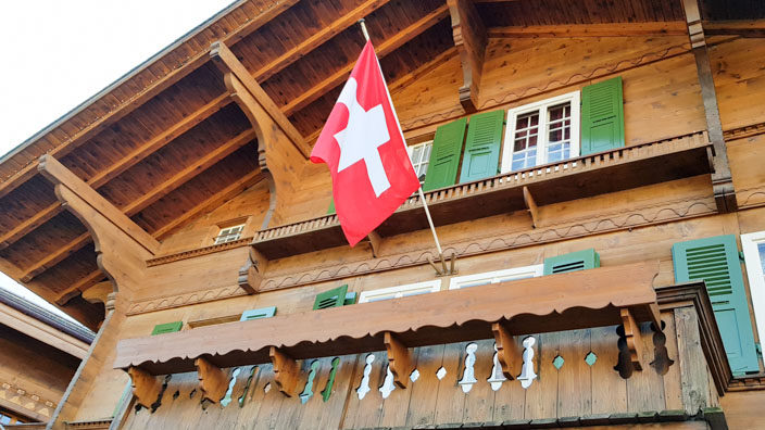 Bummel durch Gstaad Häuser im Chalet-Stil