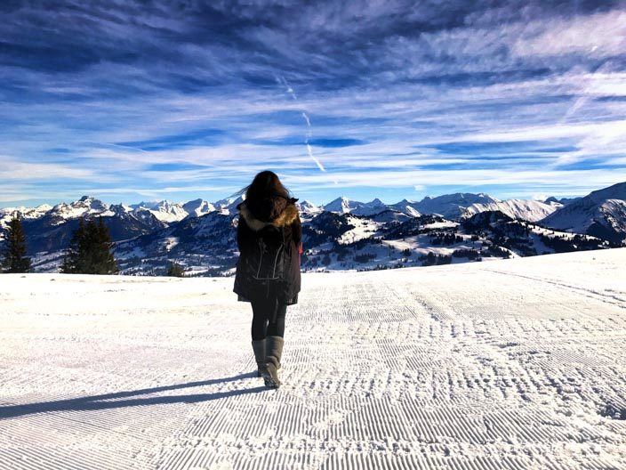 Mit der Bergbahn auf den Rellerli samt Aussicht auf die Schneelandschaft