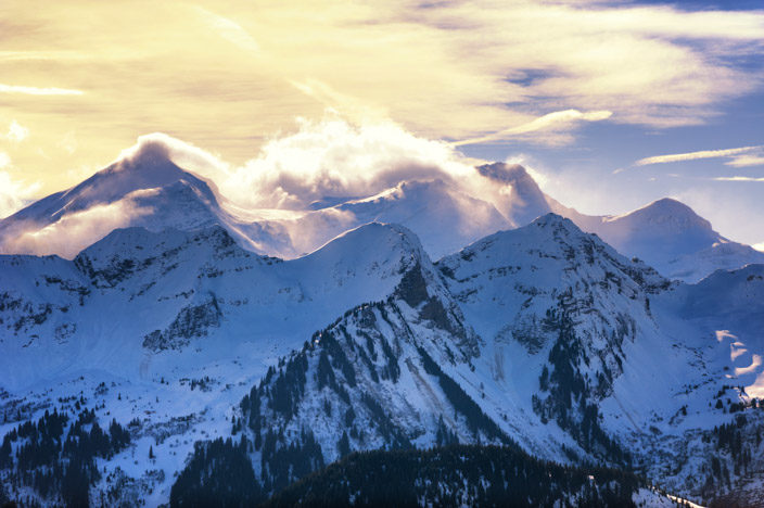 Mit der Bergbahn auf den Rellerli samt Aussicht auf die Schneelandschaft