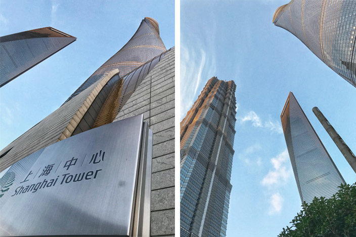 Shanghai Tower met flesopener en Jin Mao Tower