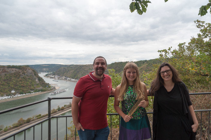 Foto mit der Miss Loreley auf dem Loreley-Felsen