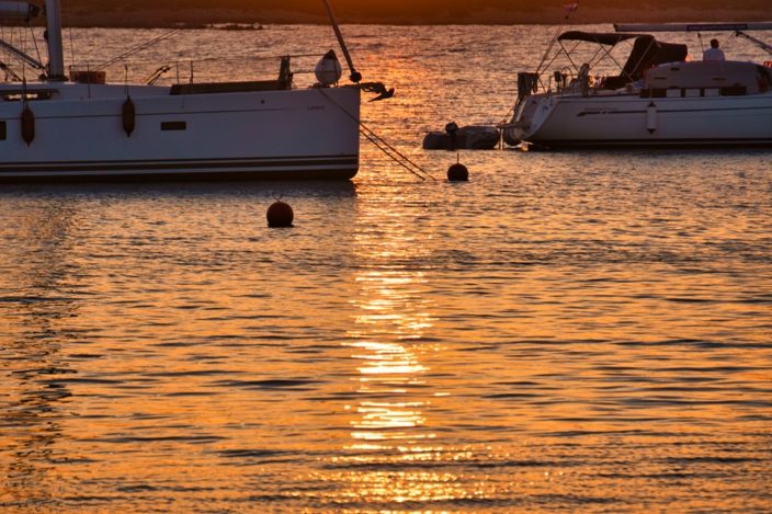 Sonnenuntergang in der Bucht unweit von Punta Križa