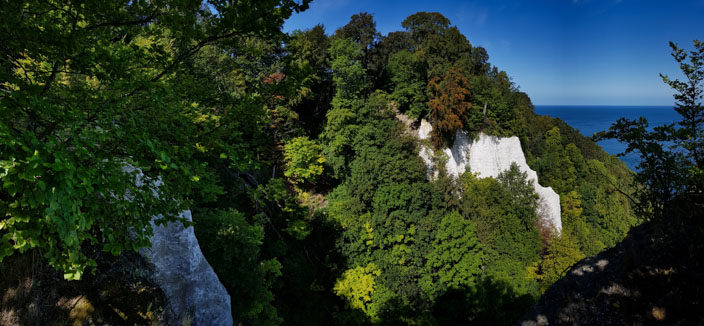 Blick von der Aussichtsplattform Königsstuhl auf den Feuerregenfelsen