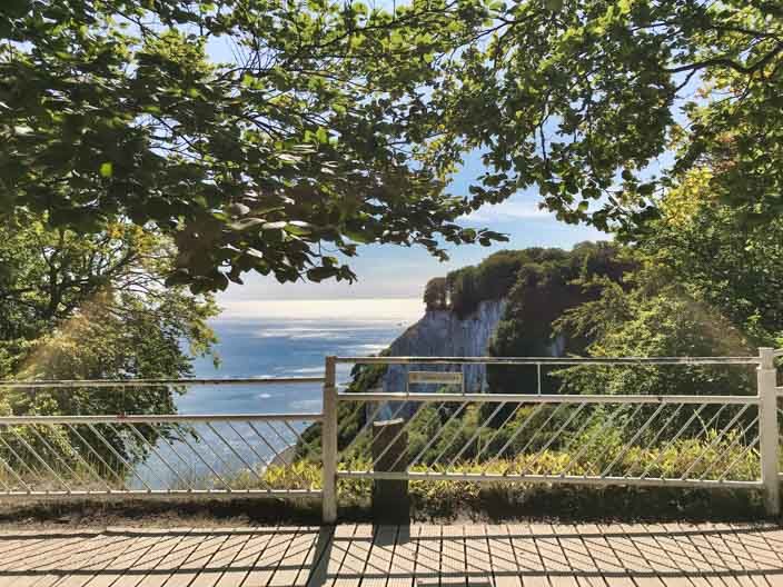 Kreidefelsen Rügen: Blick von der Aussichtsplattform Königsstuhl auf den Felsen "Victoria-Sicht"